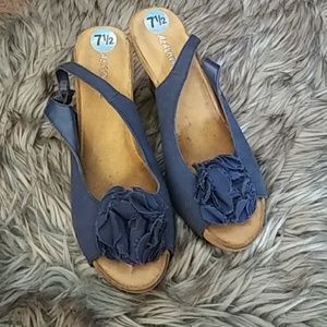 Cute aerosoles wedges